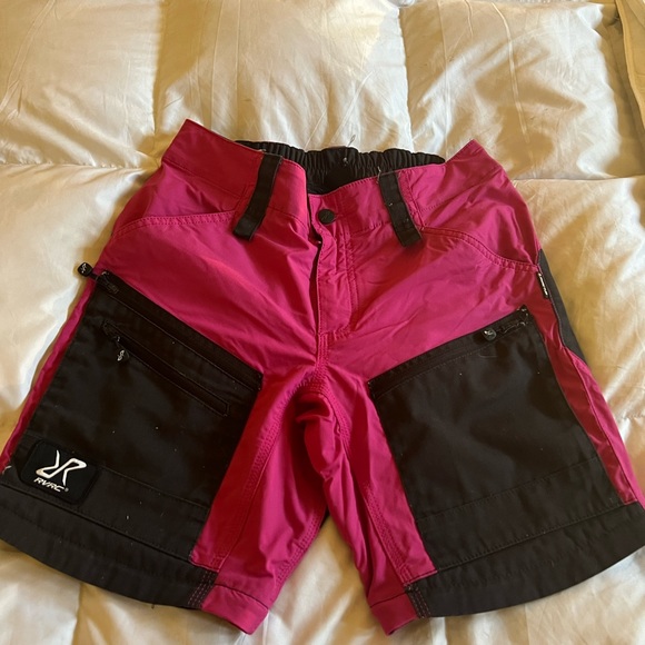 Revolution Race GP Pro zip off pants in pink - Picture 3 of 5